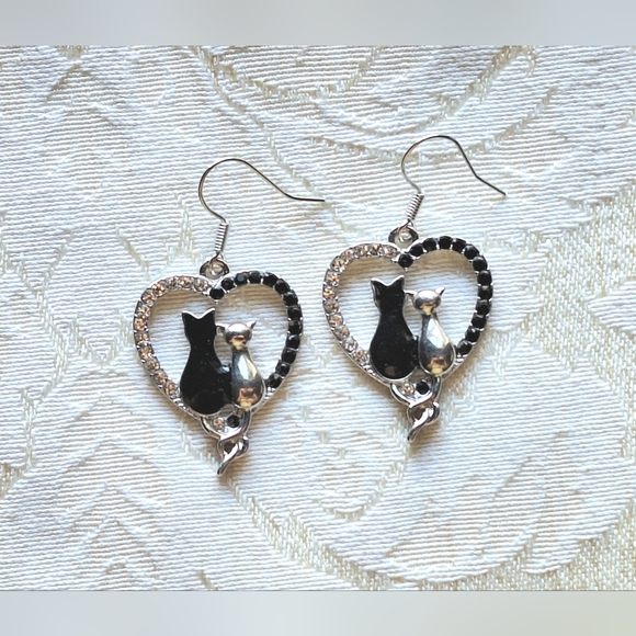 Bonded cats necklace & earrings set, silver tone with enamel & rhinestones - Picture 5 of 8